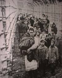 Auschwitz continua