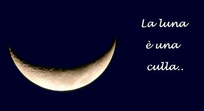 La luna  una culla