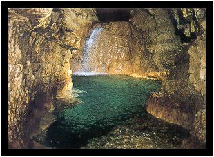 Un rudere sulle Grotte di Pastena