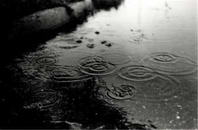 Bruciava, inondando le strade  