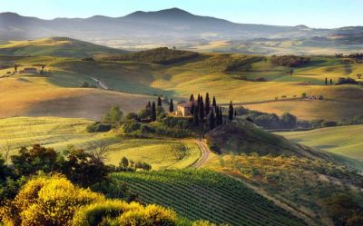 All'orizzonte di tosche colline