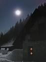 La luna sulla collina