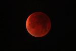 "Una luna rossa"