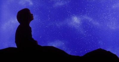 E il cielo ignaro ancora ha le sue stelle