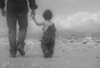 Un bambino per mano