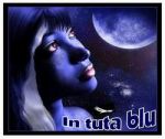 In tuta blu