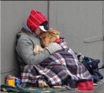 Sola, tra tanta gente (clochard)