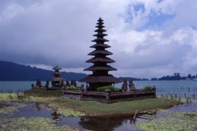 Bali, in quelle sere di maggio, mi donavo al suo Amore