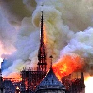 Loscurit in un orizzonte di fuoco