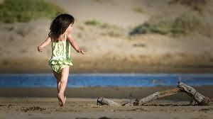 La curiosità di una bimba