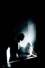 Chiusa in una bolla scura