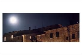 Gocce di luna nel cielo d'aprile