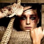 Dietro al muro solo urla