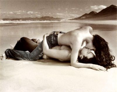 Noi, stranieri al mondo