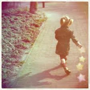 Luci di stelle tracciano la strada