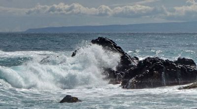 Lo scoglio e il mare