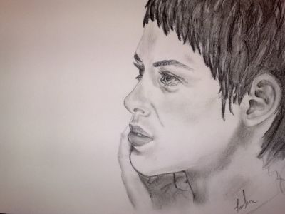 Elena ha un coltello stretto in tasca