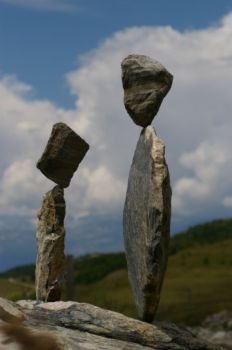 In bilico, in uno stato irreversibile