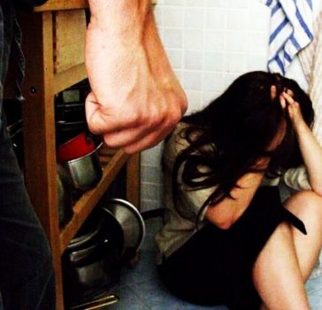 Mostro travestito da uomo