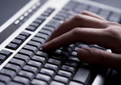 Sull'extra verbale (si affacciano le infinite solitudini)