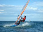 La maglia rosa con il windsurf disegnato