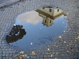 Una pozzanghera di cielo