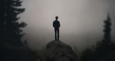 Rimase l� ad aspettare