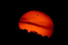 Come il sole con la luna