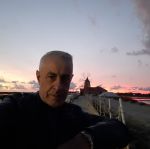 Fatti toccare le mani