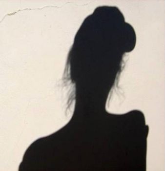 Mi copre dolcemente la sua ombra