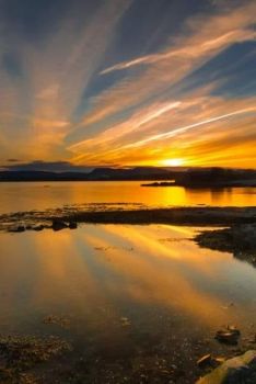 Tace il mondo attorno