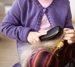 Ma mica sto qui a pettina' le bambole  