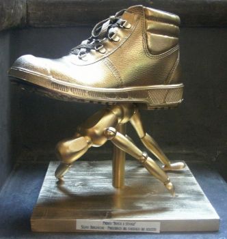 Chi tira i fili del mondo