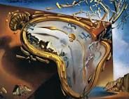 Il bordo sdrucciolo della scrivania