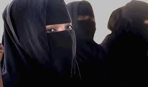 LA DONNA COL BURQA (dove non si vede nulla)
