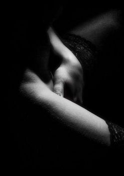 Prestargli gli occhi