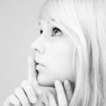 Dietro angoli di cielo  