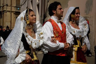 Donne e folklore