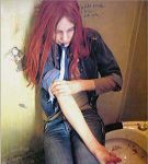 Con il laccio al braccio