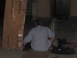 Tu che dormi con il cane