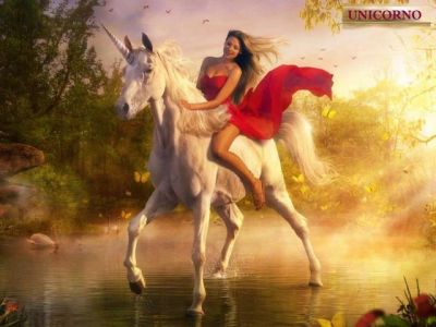 Un liocorno bianco con le ali d�oro