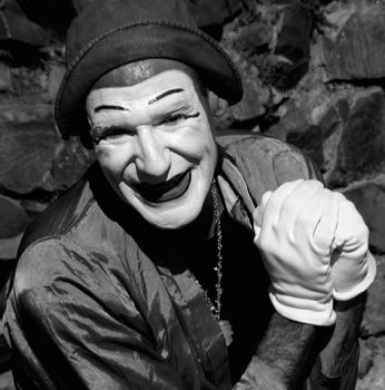 Complicarsi a metà (a metà, perché no)