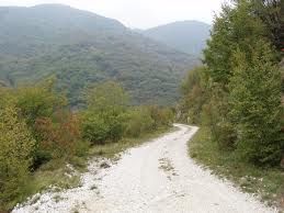 Mi accolse come una vecchia strada / il tuopetto