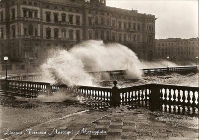 La Sòra cor buzzo all'occhi!