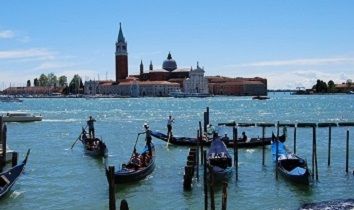 Ali spezzate a Venezia