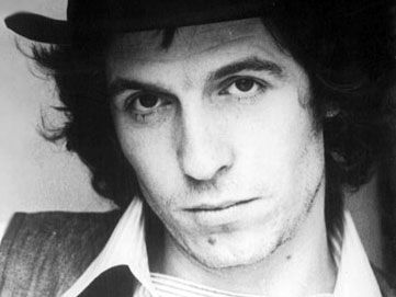 Deserto e silenzioso bivio  