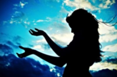 Affondano le carezze dentro me