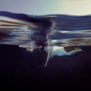 Del mare le sue memorie di cielo nel suo dolce seno