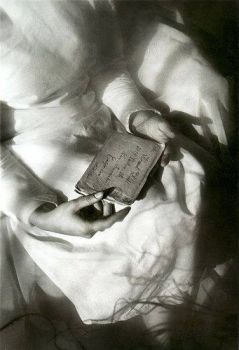 Questa vecchia lettera tra le mani