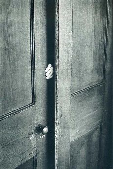 Il cuore aggrappato alla porta